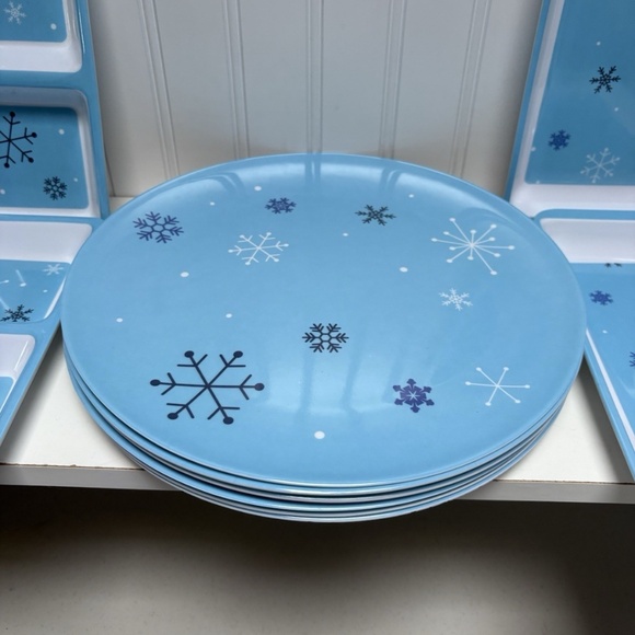 2005 Christmas Holiday Blue Snowflake Melamine Dinner Set Plates Trays 10 Pieces - Picture 4 of 11